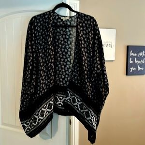 Loft one size black and white short sleeve kimono.